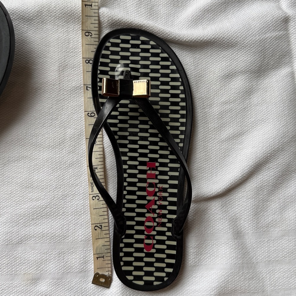 Coach Landon Jelly Thong Sandals With Gold Metal Bow Size 7 - Picture 3 of 10
